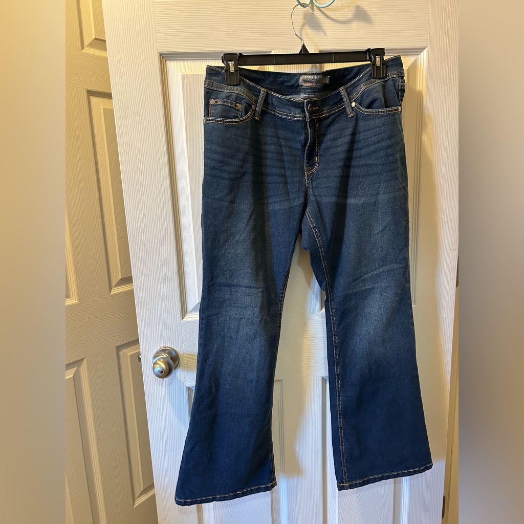 Torrid 14s Dark Blue Flare Slim Boot Jeans Super Stretch Vintage Pre-Owned Soft